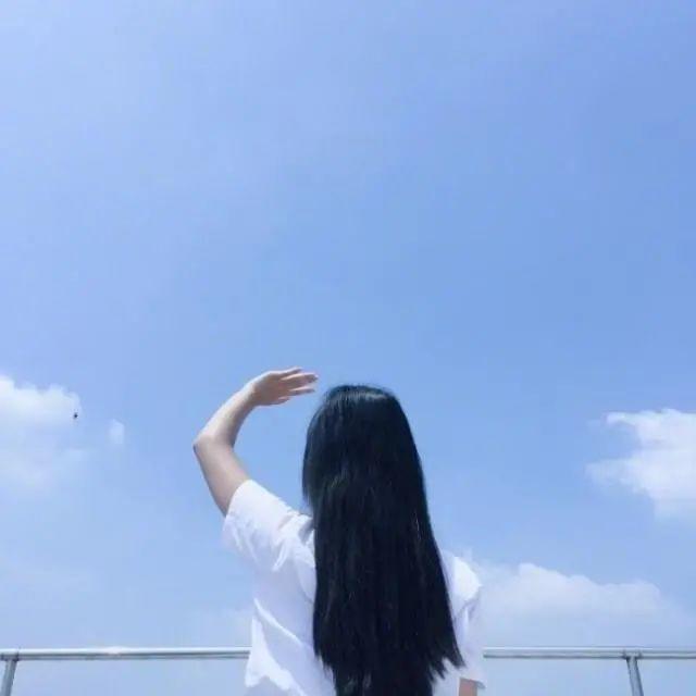 人生哲理文案说说: 快乐就像香水,洒在别人身上的同时,自己也会沾上一点。插图1 人生哲理文案说说: 快乐就像香水,洒在别人身上的同时,自己也会沾上一点。插图1
