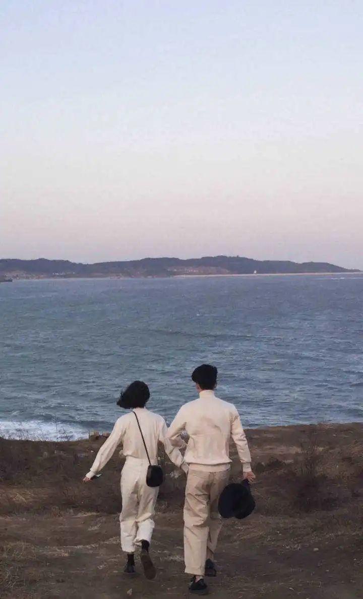 朋友圈隐晦表达爱意的文案短句: 你明知道,我知道你知道。插图1 朋友圈隐晦表达爱意的文案短句: 你明知道,我知道你知道。插图1